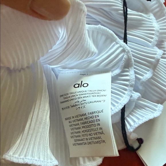 ALO Yoga White Micro Plisse Oversize Scrunchie - Picture 6 of 6